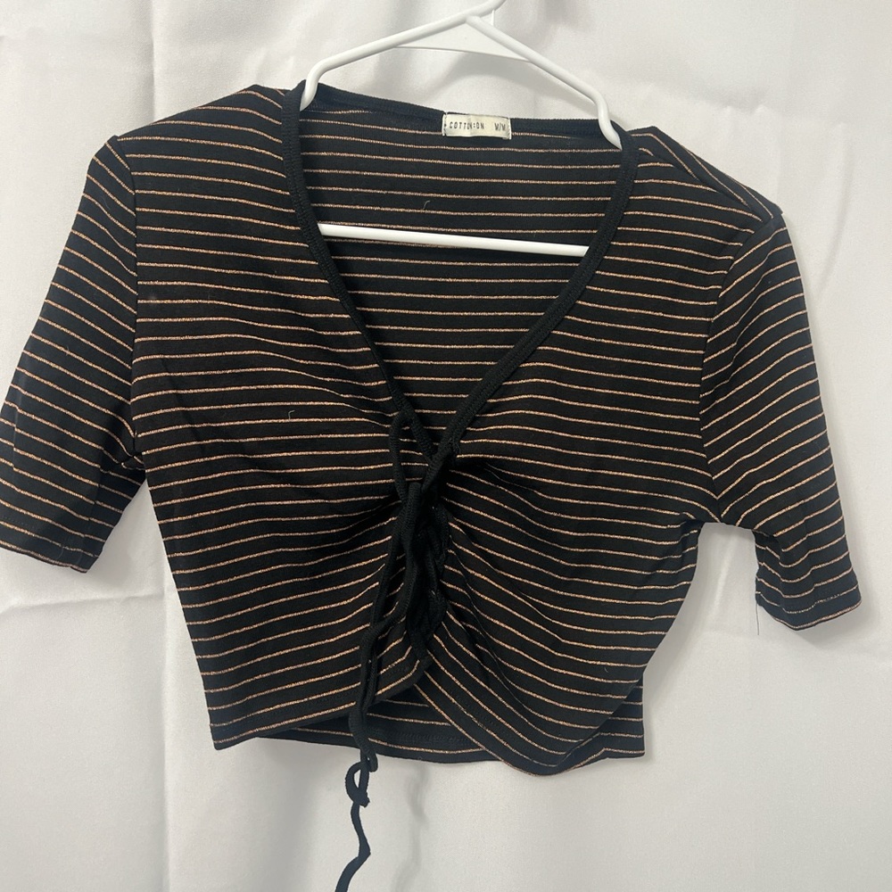 Forever 21 Black and Gold Crop Tie Front Blouse